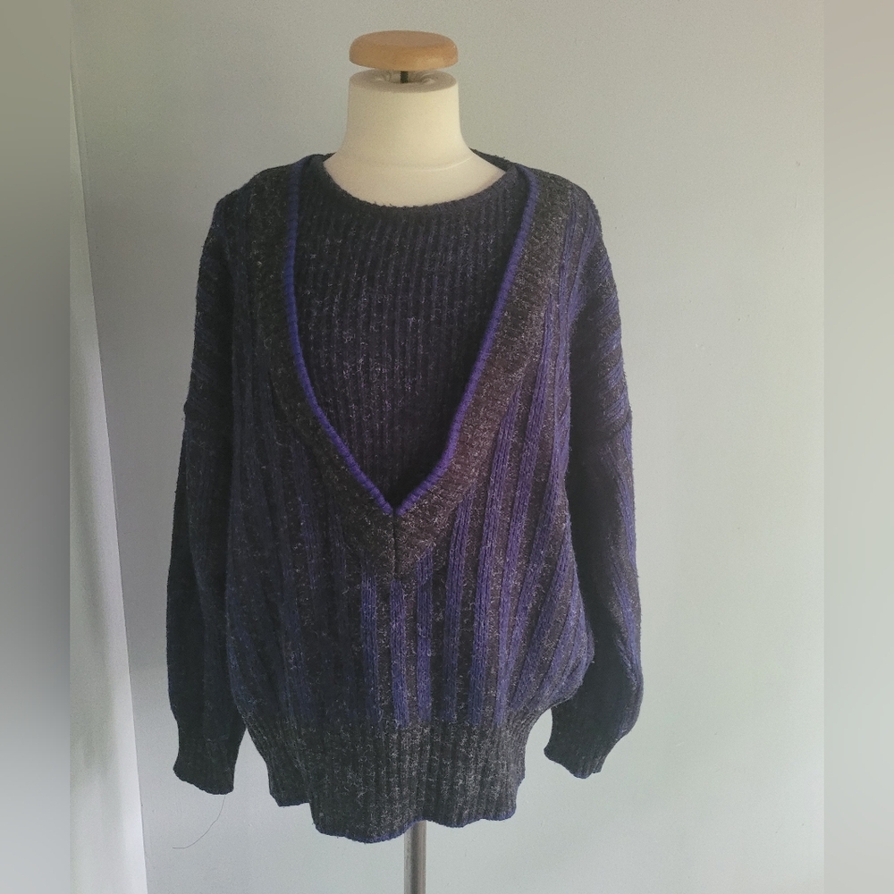 Intimo Vintage Women's V-Neck Sweater - Blue and Black Size L